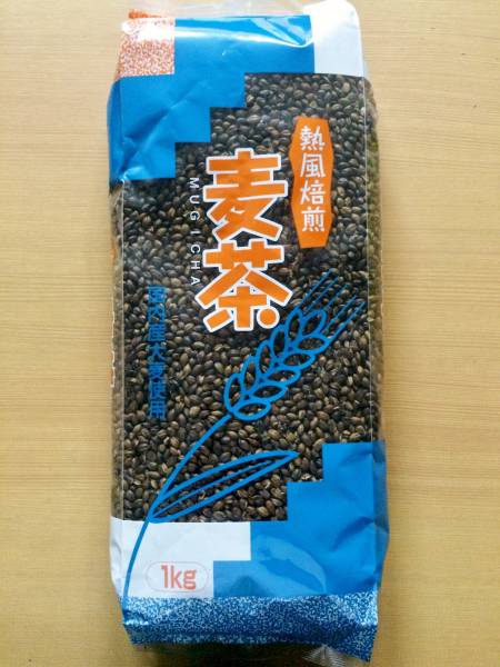 【送料無料】麦茶！！国内産大麦使用・熱風焙煎麦茶１kg×５袋_画像1