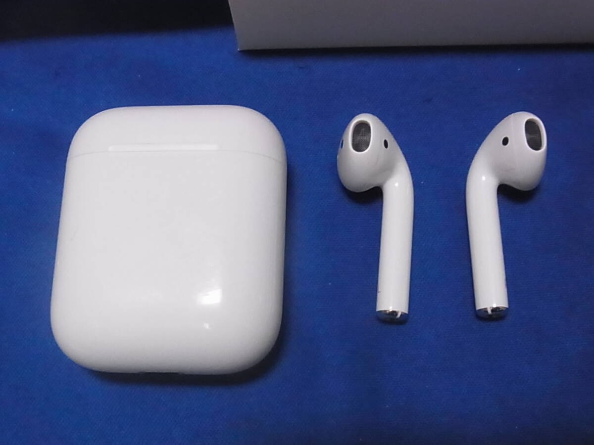 Apple AirPods with Charging Case 第2世代 MV7N2J/Aの画像4