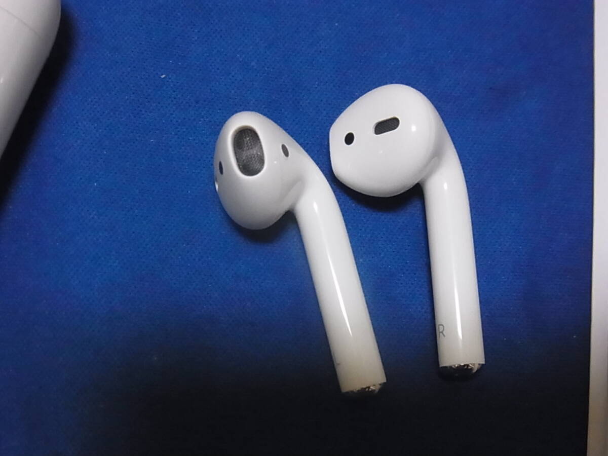 Apple AirPods with Charging Case 第2世代 MV7N2J/Aの画像7