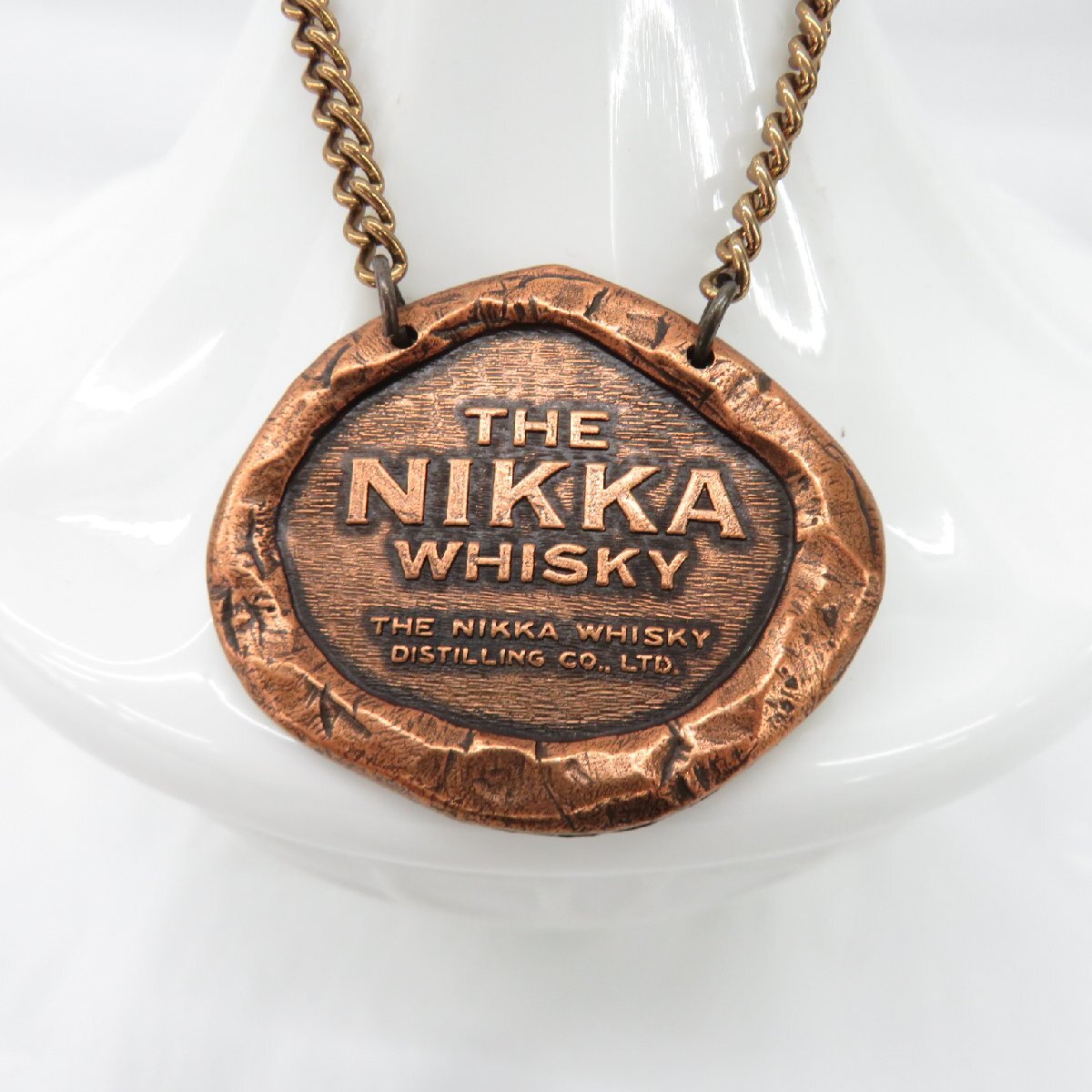 【未開栓】NIKKA ザ・ニッカ 鶴 陶器ボトル ウイスキー 750ml 43％ 1476g 11569099 0506の画像2