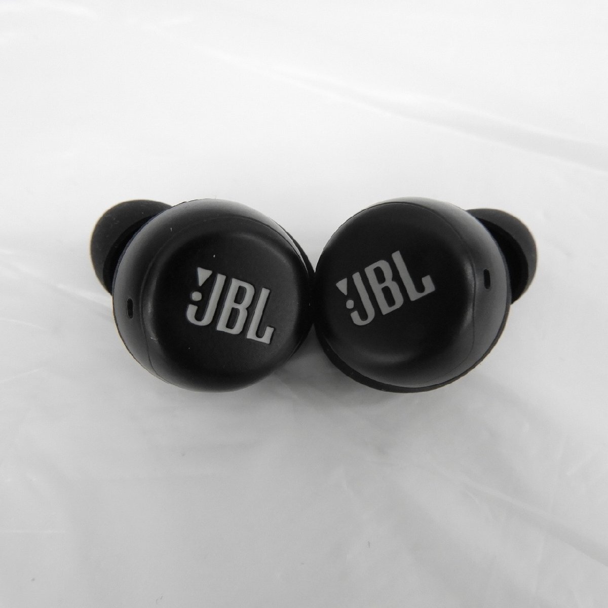 【中古品】JBL ワイヤレスイヤホン LIVE FREE NC+ TWS ブラック 842127630 0512の画像2