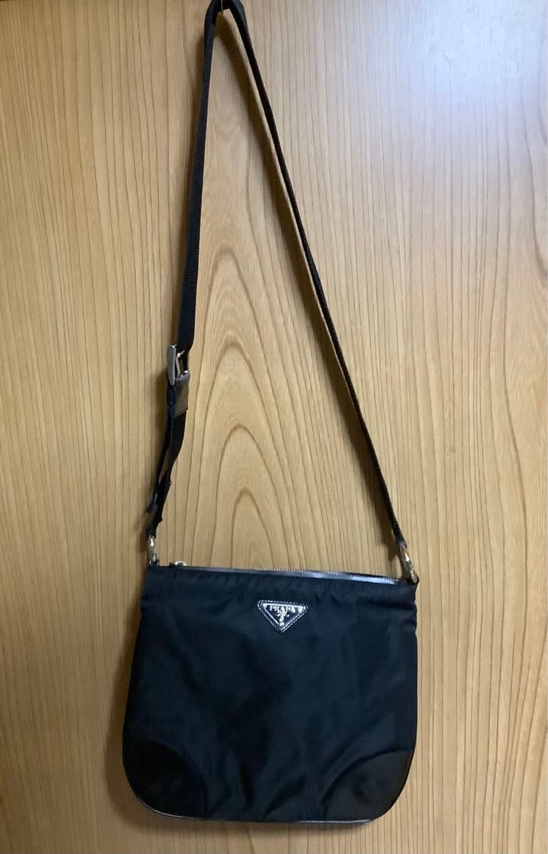 未使用品】PRADA プラダ ショルダーバッグ 三角プレート 未使用品】PRADA プラダ ショルダーバッグ 三角プレート