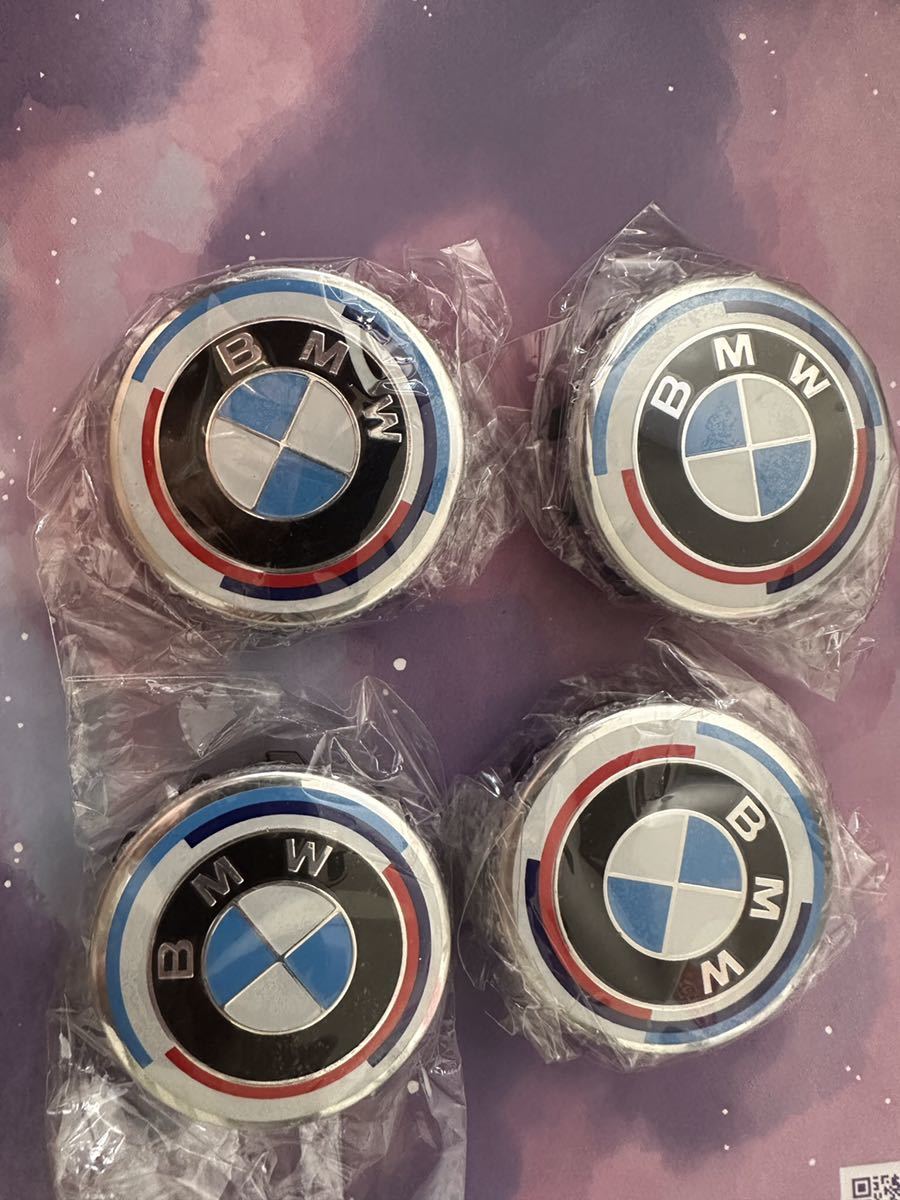 BMW 50周年 エンブレム ホイールキャップ 4個セット 56mm アニバーサリーセンターバッジ Mカラー柄 タイヤ 1/2/3/4/5/6/7/X/Zシリーズ等_画像1