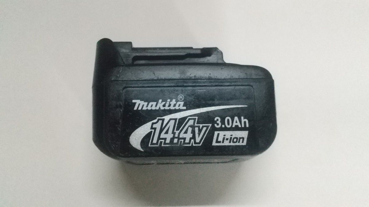 マキタ 14.4V 3.0a バッテリー（8）