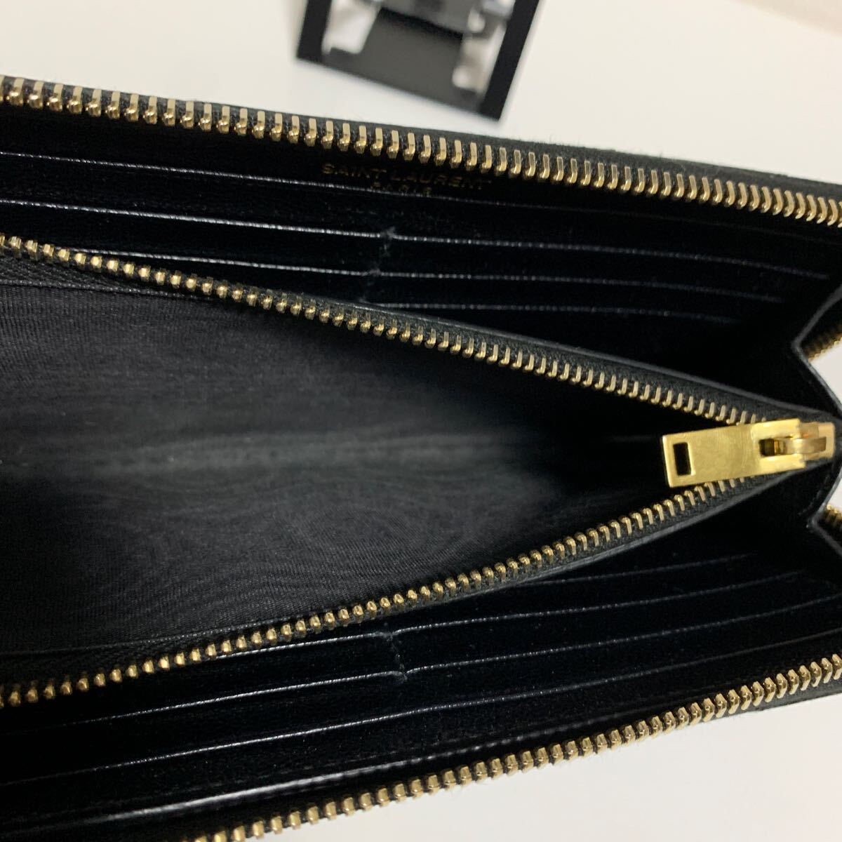  almost unused beautiful goods SAINT LAURENT sun rolan YSL V stitch round fastener long wallet black gold Logo 