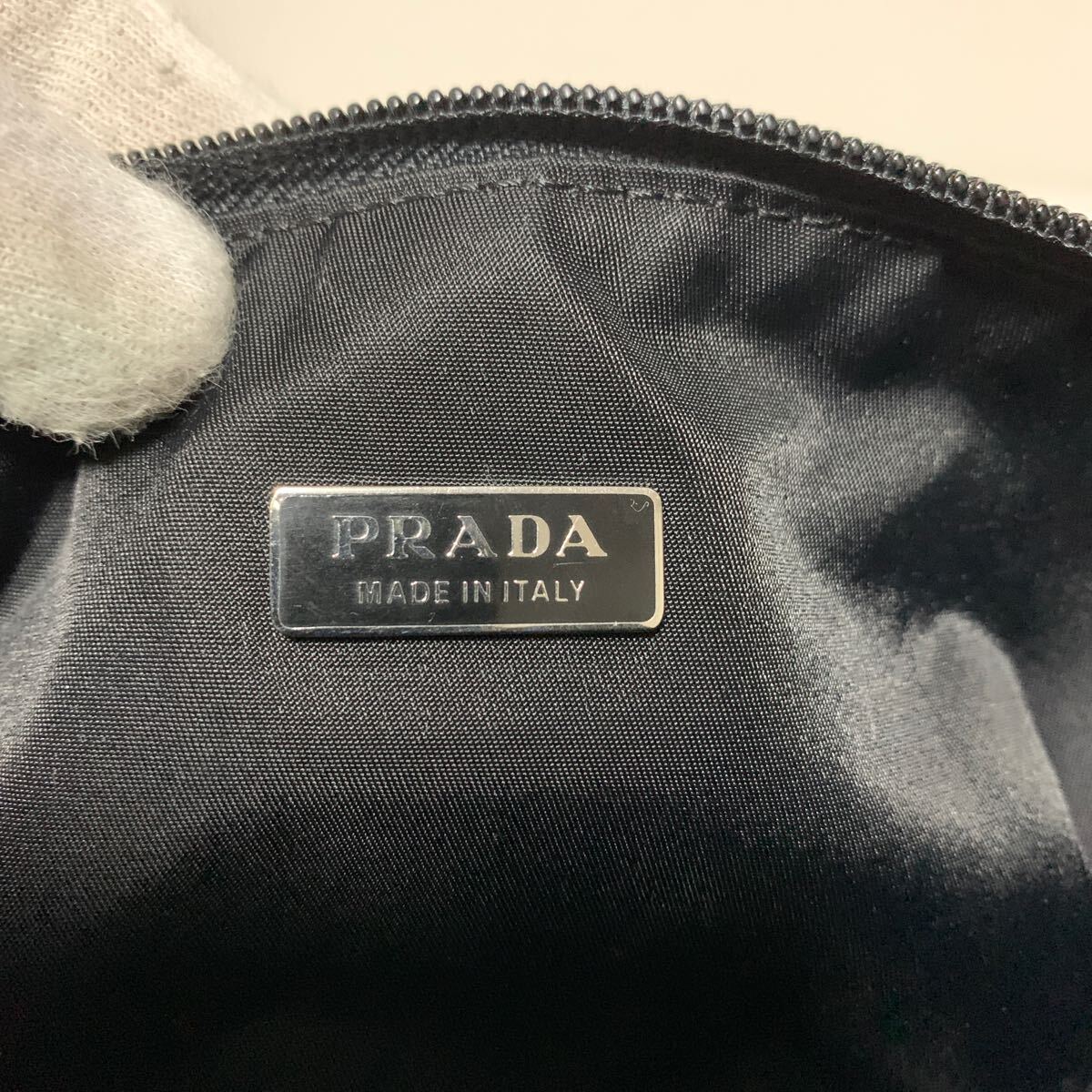 未使用品　美品　PRADA プラダ ナイロン アクセサリーポーチ ミニバッグ ハンドバッグ 三角プレート　ブラック _画像6