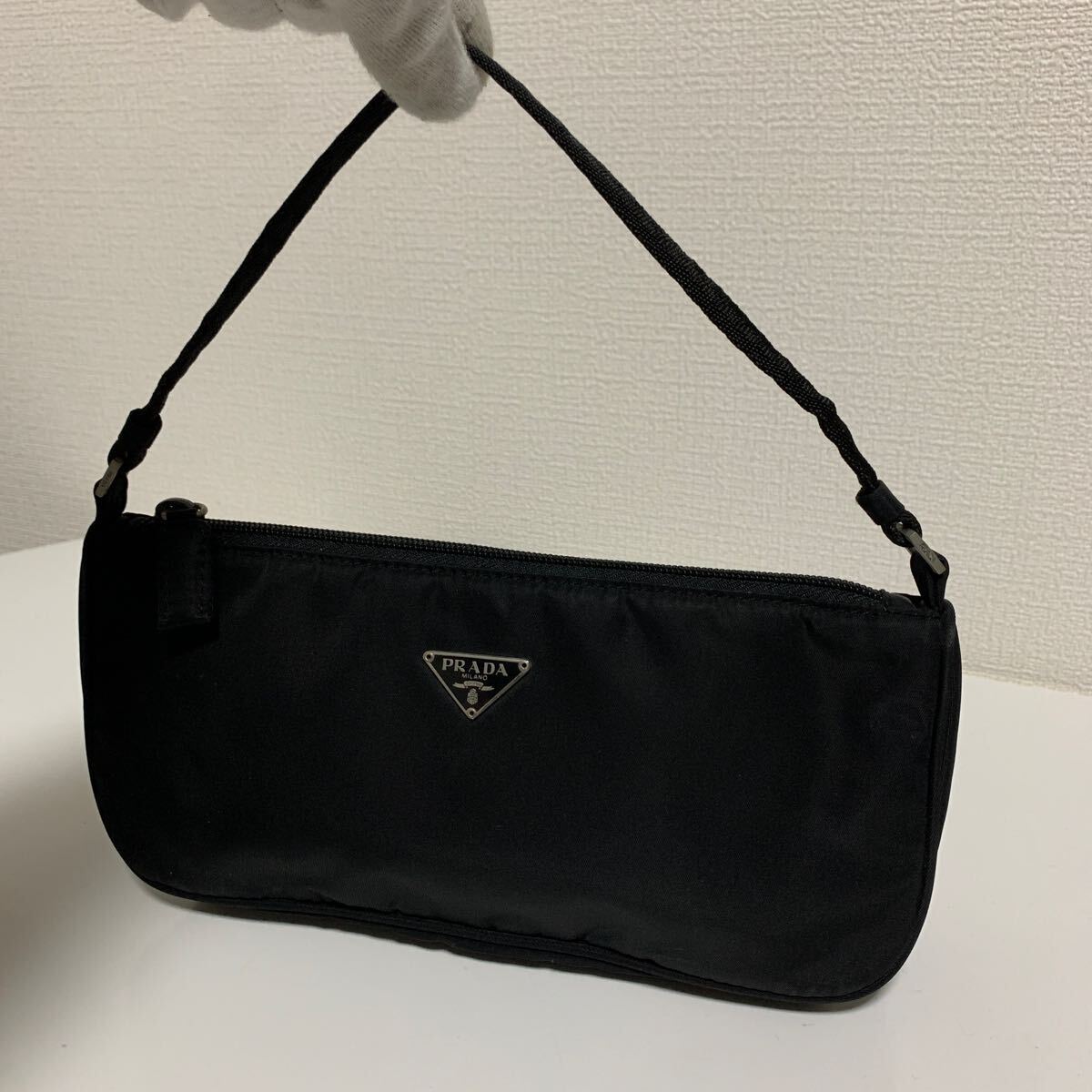 未使用品　美品　PRADA プラダ ナイロン アクセサリーポーチ ミニバッグ ハンドバッグ 三角プレート　ブラック _画像1