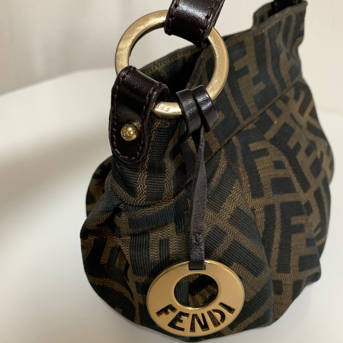  частота использования немного прекрасный товар FENDI Fendi Zucca рисунок Mini ручная сумочка FF Logo очарование оттенок коричневого ручная сумочка 