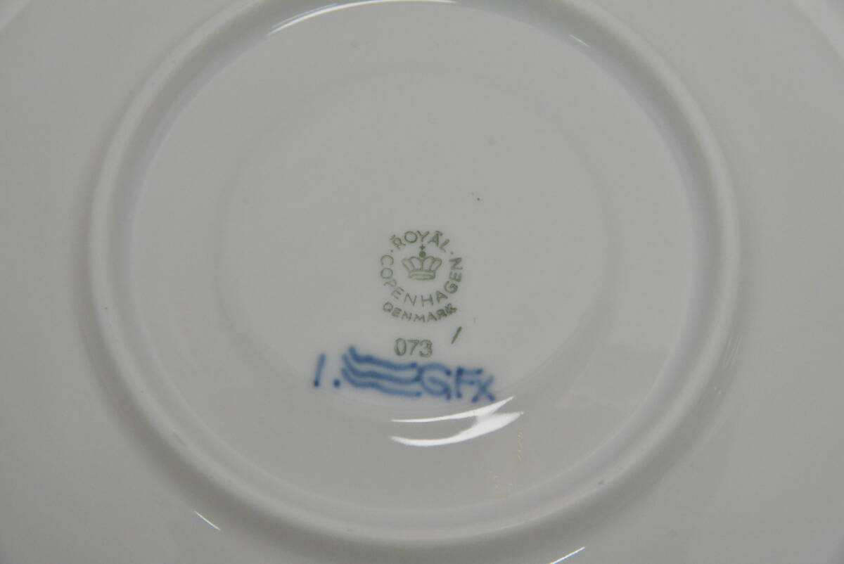 125 y103 未使用品 Royal Copenhagen ロイヤルコペンハーゲン 食器 ブルーフルーテッド プレイン ペアカップ＆ソーサー 2客セット_画像4