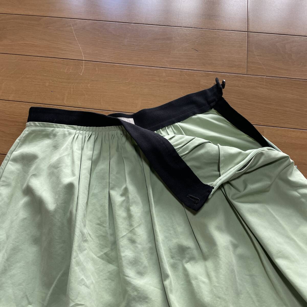 W-19 マーガレットハウエル（アングローバル・日本製） サイズ Ⅰ！ コットン（シルク18%入り）スカートの画像2