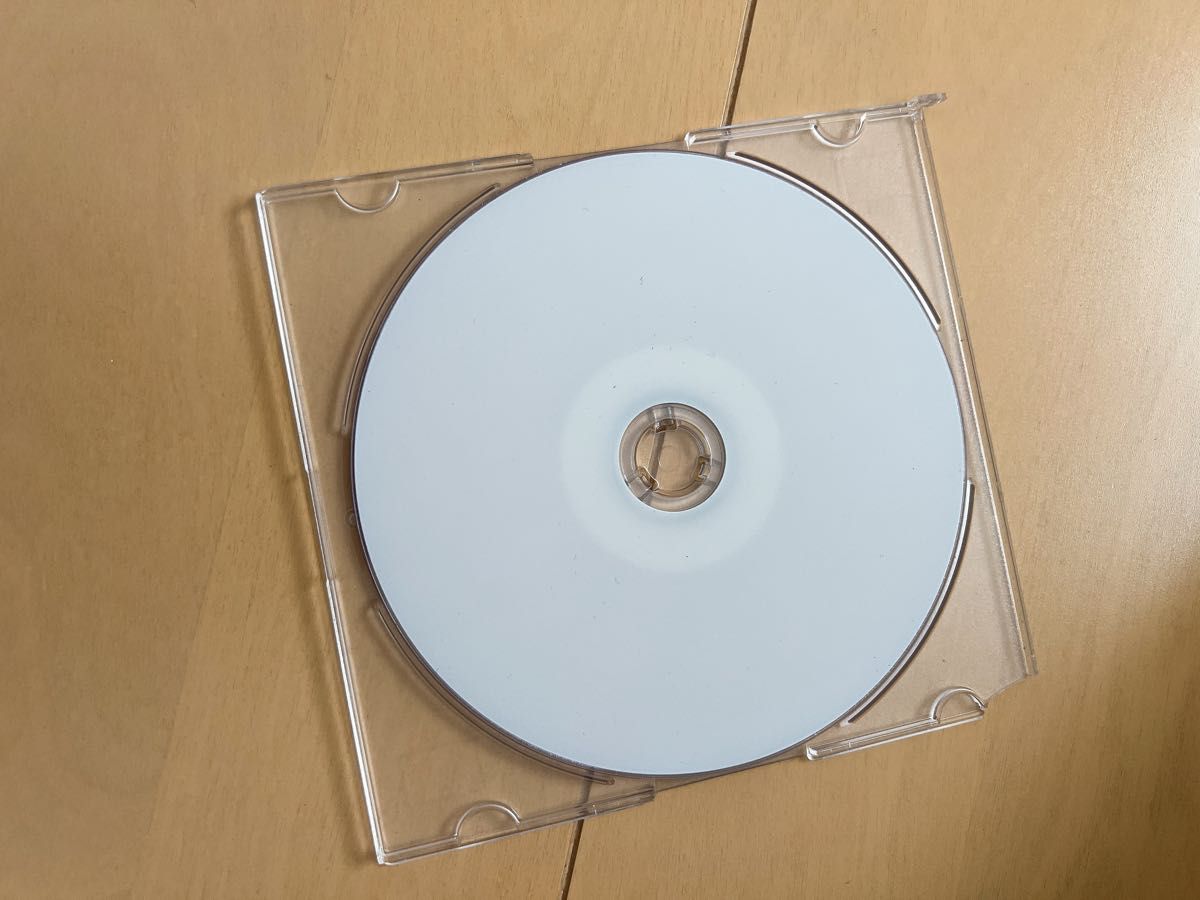壊れたCDケース(CDはつきません)