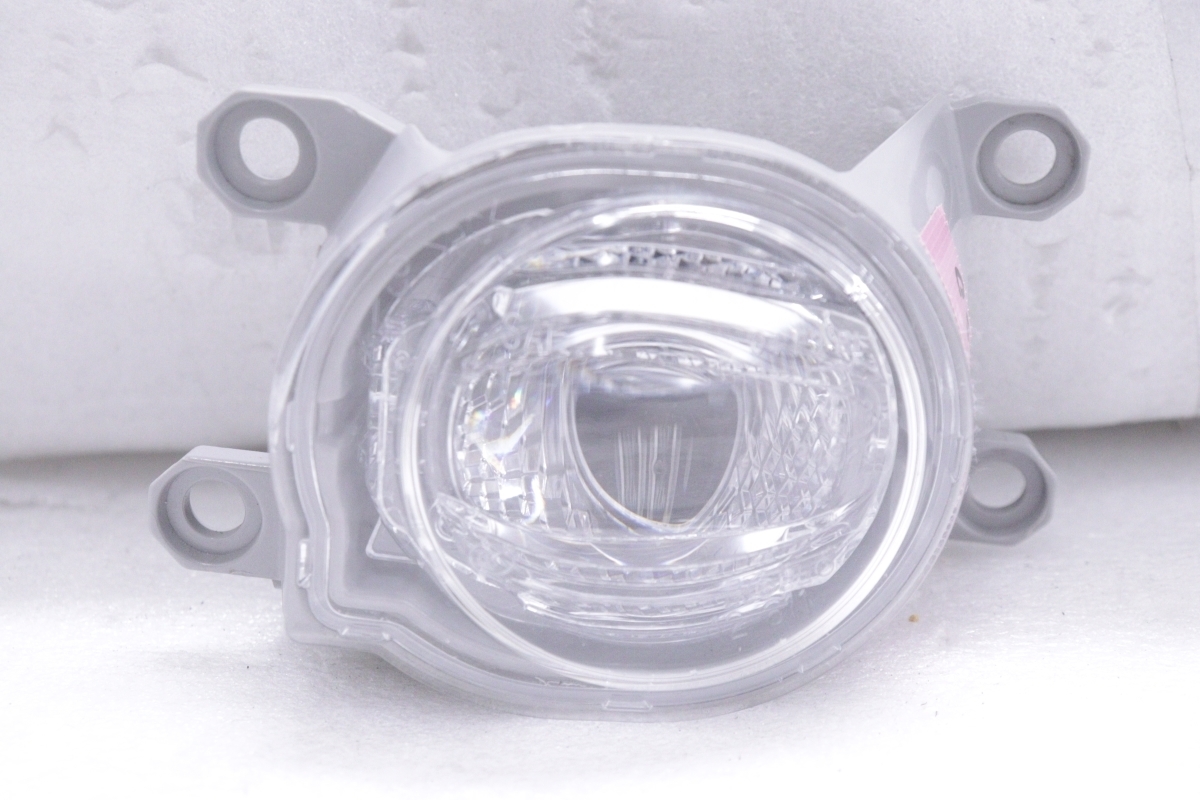 45-830★美品 後期 LED ZVW51 プリウス★左フォグランプ KOITO 12-611★ASSY ZVW55 MXUA80 ハリアー 他 トヨタ 純正 (DM)_画像1