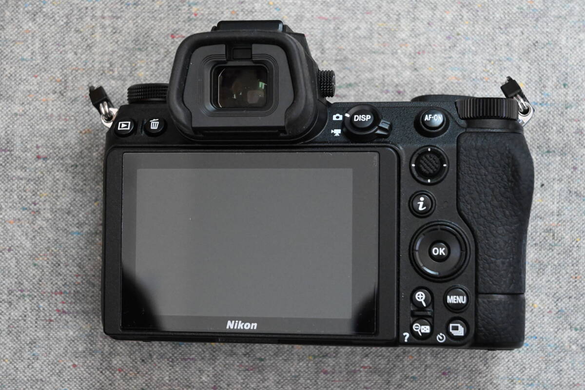 Nikon Z 6II ボディ 総ショット数2146枚  縦位置グリップMB-N11 予備バッテリーEN-EL15C XQDメモリーカード128GB ACアダプターEH-7Pの画像4