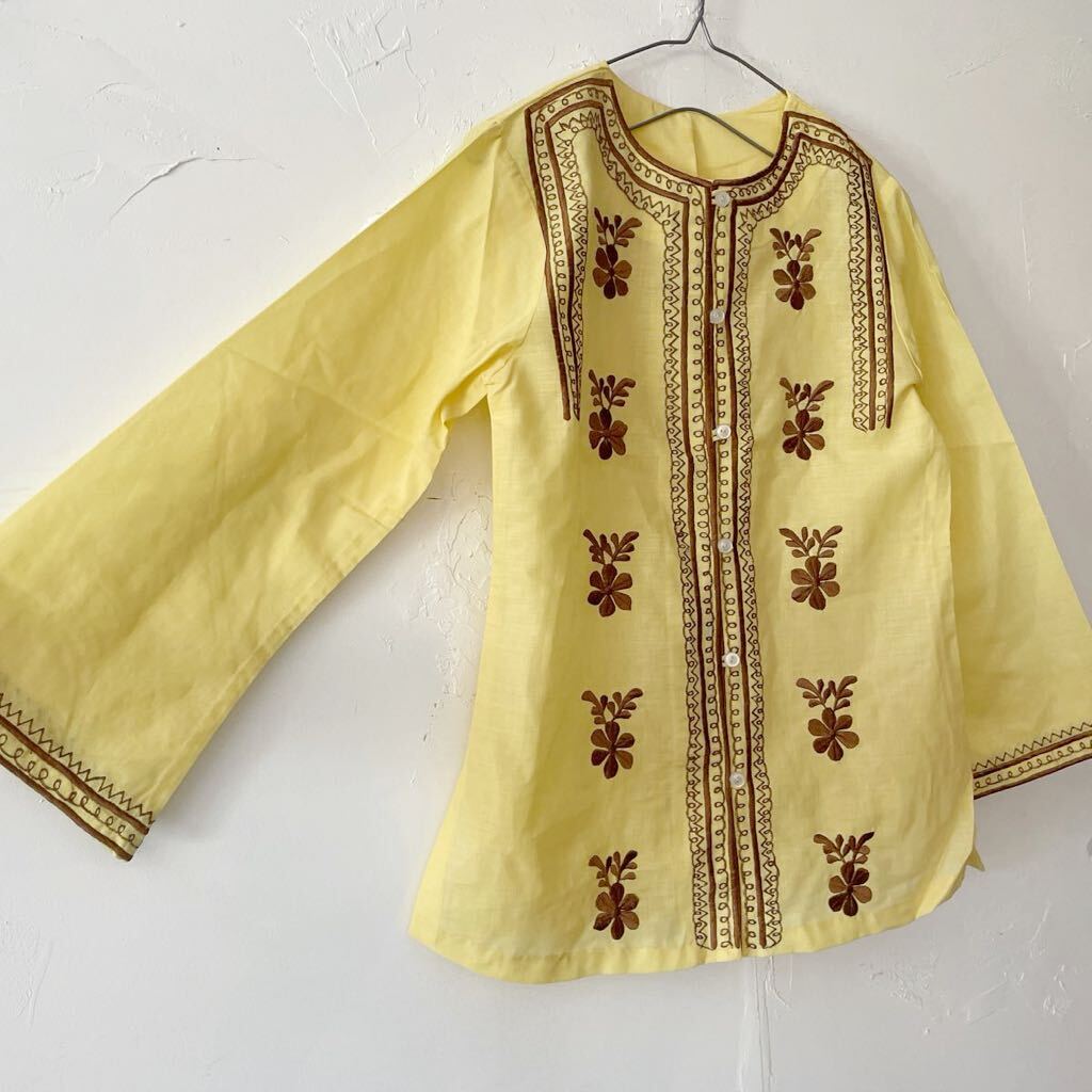  Vintage floral print embroidery shirt blouse 4 Vintage yellow Mexico yellow color old clothes no color tops 