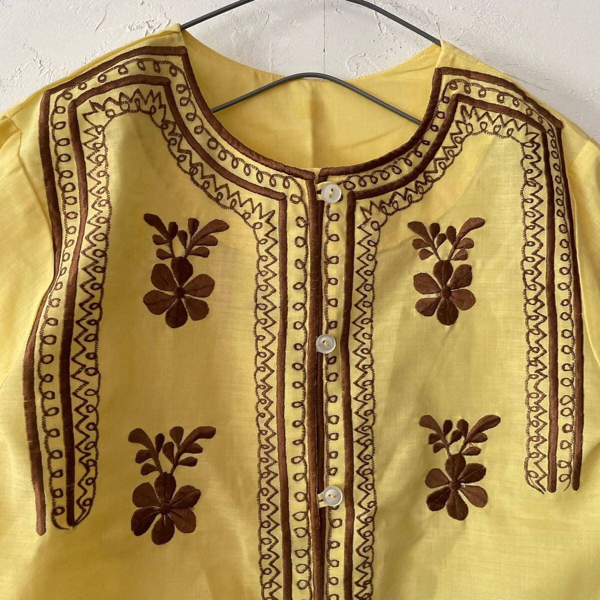  Vintage floral print embroidery shirt blouse 4 Vintage yellow Mexico yellow color old clothes no color tops 