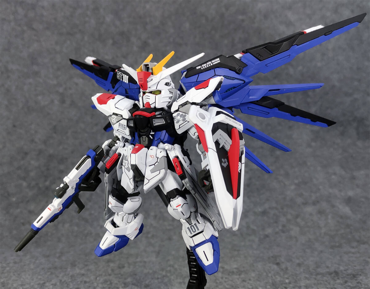 【MGSD 1/100 MGSD フリーダムガンダム Freedom Gundam 塗装完成品 機動戦士ガンダムSEED】Aone-048_画像3