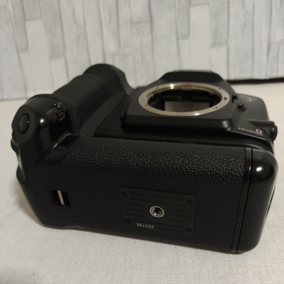 F049 Canon EOS3 キヤノン ボディ オートフォーカス 一眼レフフィルムカメラ フィルムカメラ