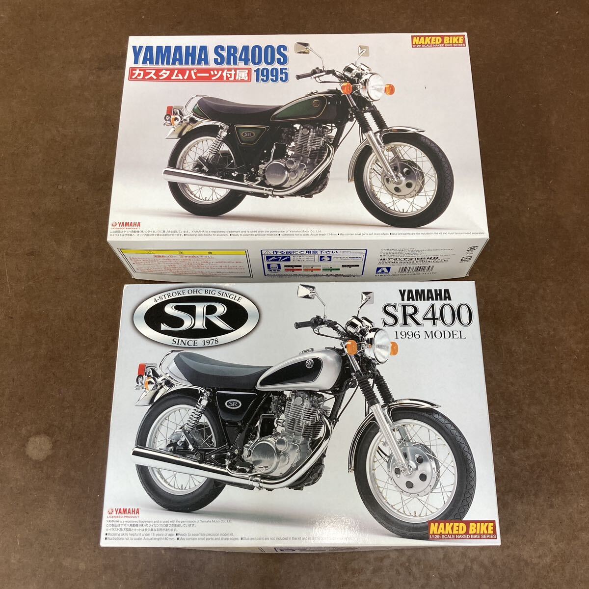 HRK5-33)未組立 アオシマ 1/12 ネイキッドバイク ヤマハ SR400 1996 SR400S 1995 カスタムパーツ付属 43 38 YAMAHA NAKED BIKE 2点セット_画像1