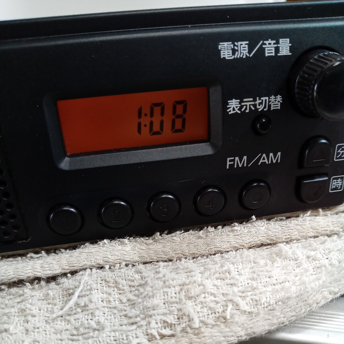 SUZUKI/スズキ純正 1DIN スピーカー内蔵 FM/AM ラジオ SANYO/サンヨー 39101-68H20-000 F-3865Bの画像2