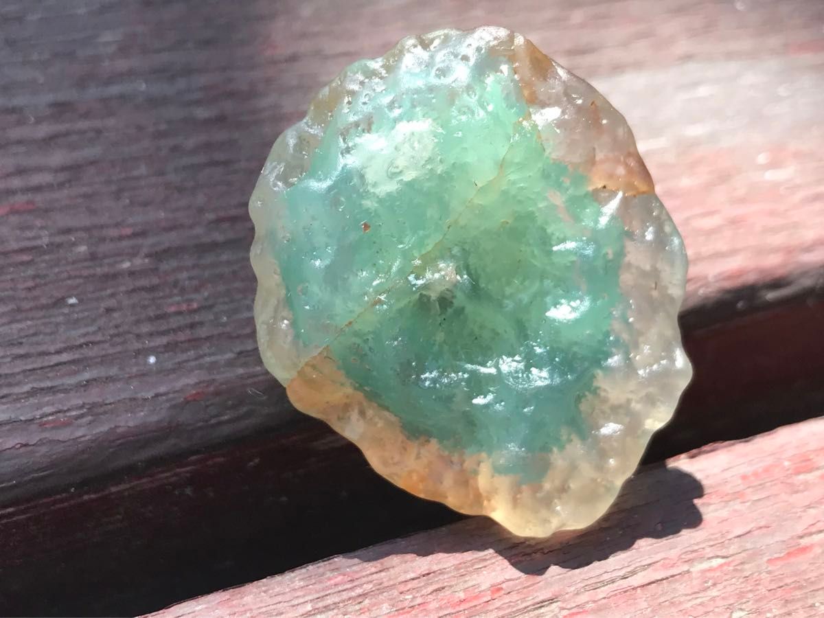 ゴビ石−1253 ゴビ瑪瑙　原石　緑飴心  濃翠色　レア　鉱物