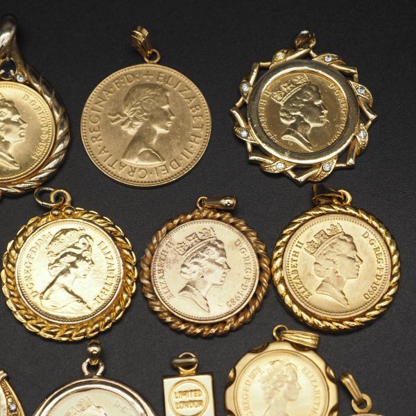 (CMP0403) 1円 コイントップ アクセサリー 大量セット メダル エリザベス デザイン ゴールドカラー ペンダント チャーム ヘッド まとめての画像8