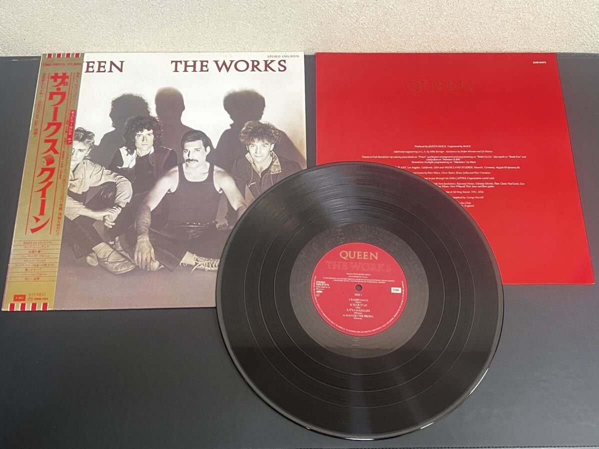 C31 QUEEN クイーン THE WORKS ザ・ワークス A DAY AT THE RACES 華麗なるレース レコード2点 LP盤 12インチ ロック 帯付きの画像3