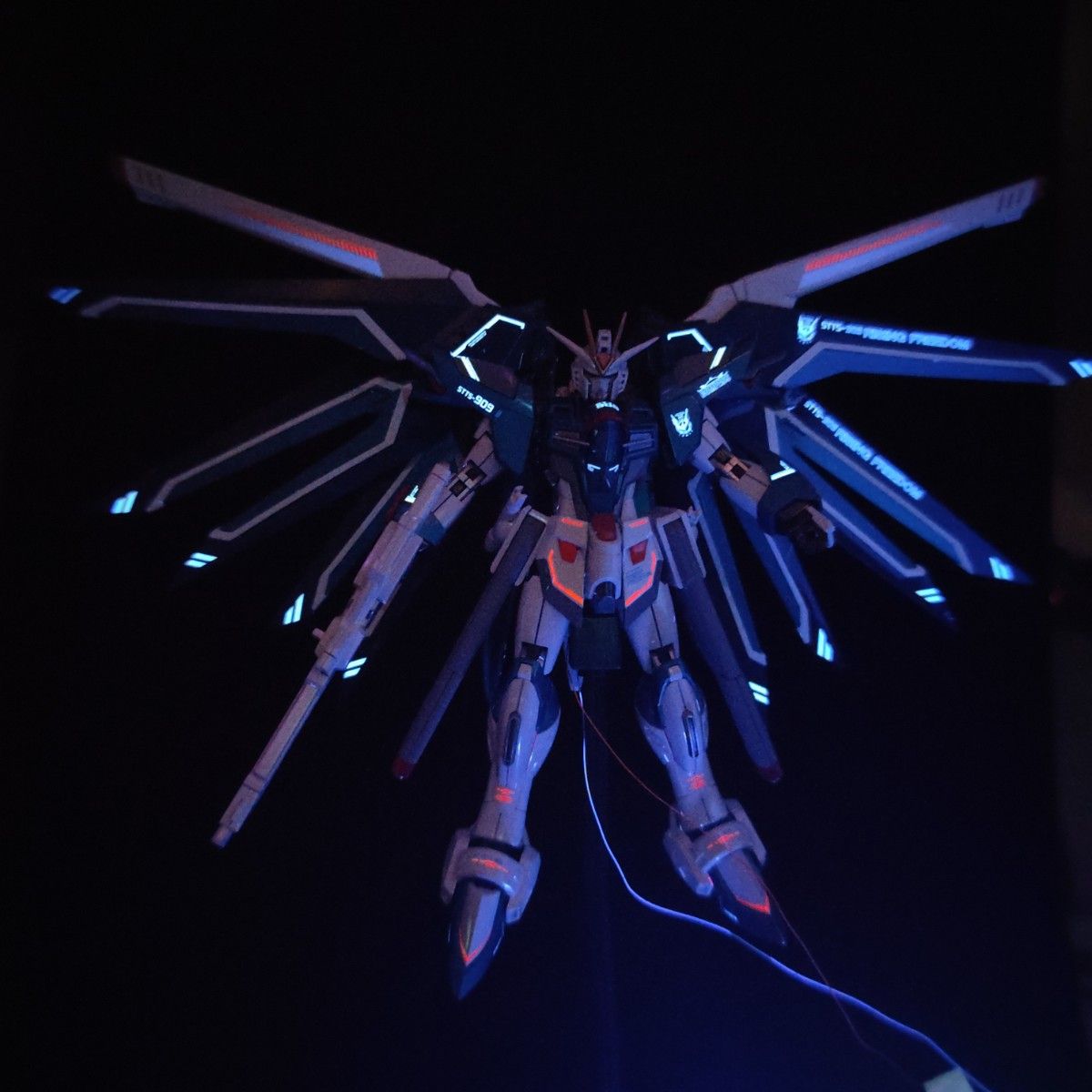 ライジングフリーダムガンダム　LED 完成品ジャンク