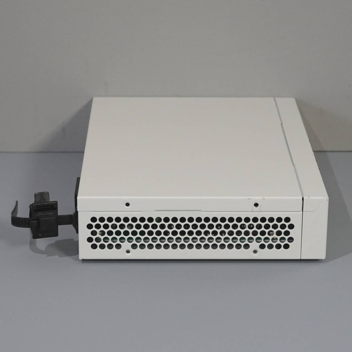 NEC VPN対応高速アクセスルータ UNIVERGE IX2207 ソフトウェア Ver. 10.8.24 【美品・純正電源ケーブル付属】_本体左側面