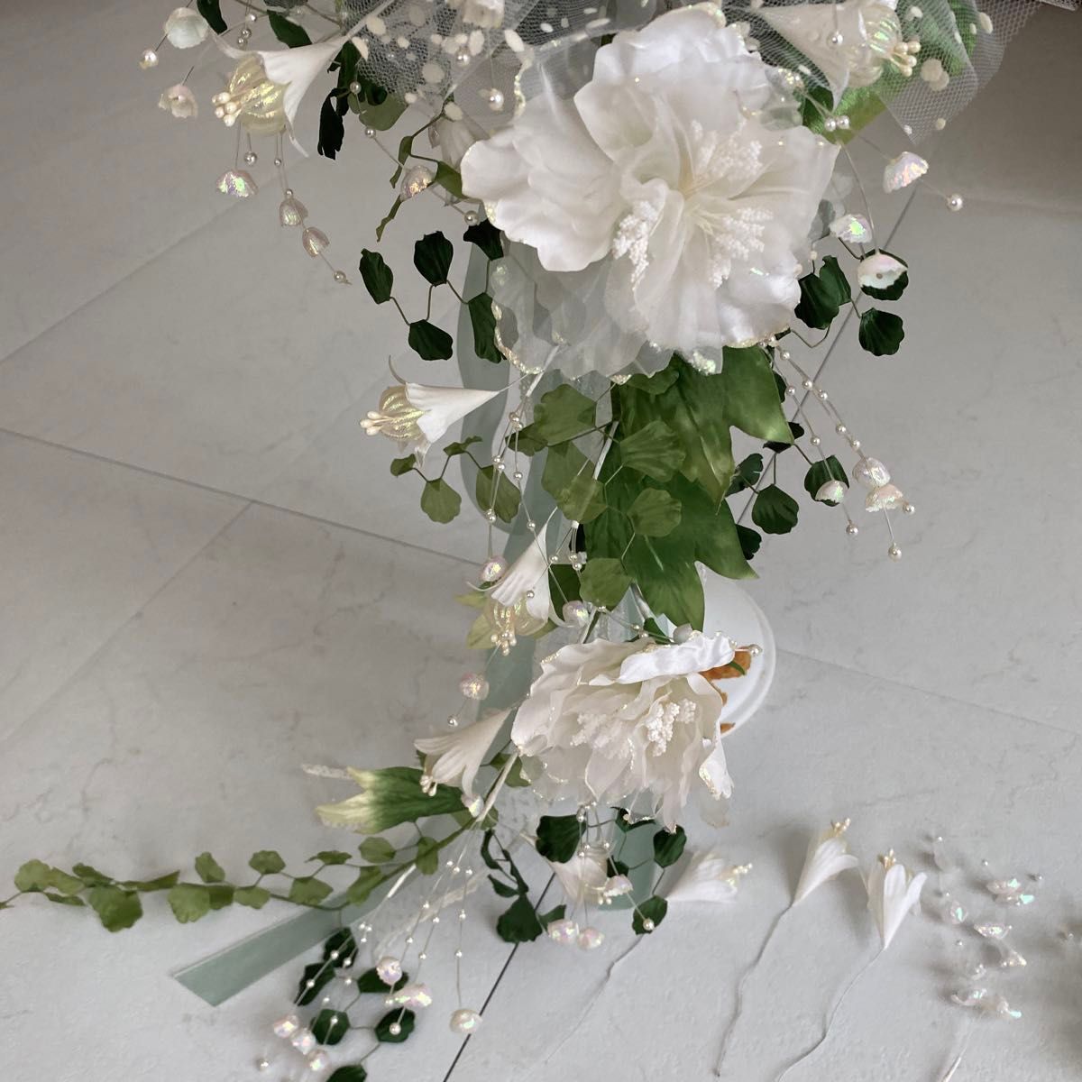 ウエディングブーケ 、コサージュ、髪飾りのセット花束 造花 挙式 結婚式撮影