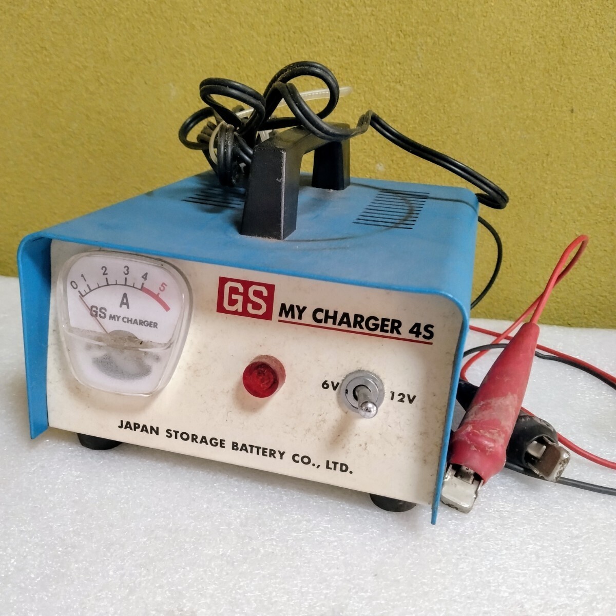 【動作未確認】通電ランプ点灯OK　GS シリコン充電器 MY CHARGER 4S 6V12V 日本電池　バッテリーチャージャー　充電器　100V　プラ時_画像1