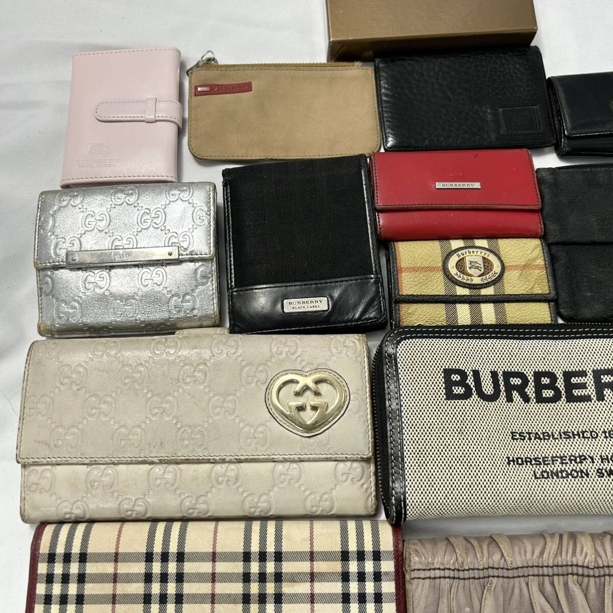 1円〜 40点セット まとめ売りPRADA GUCCI Burberry グッチ プラダ バーバリー 財布 キーケース 長財布 折財布 箱付 大量 ブランドの画像8