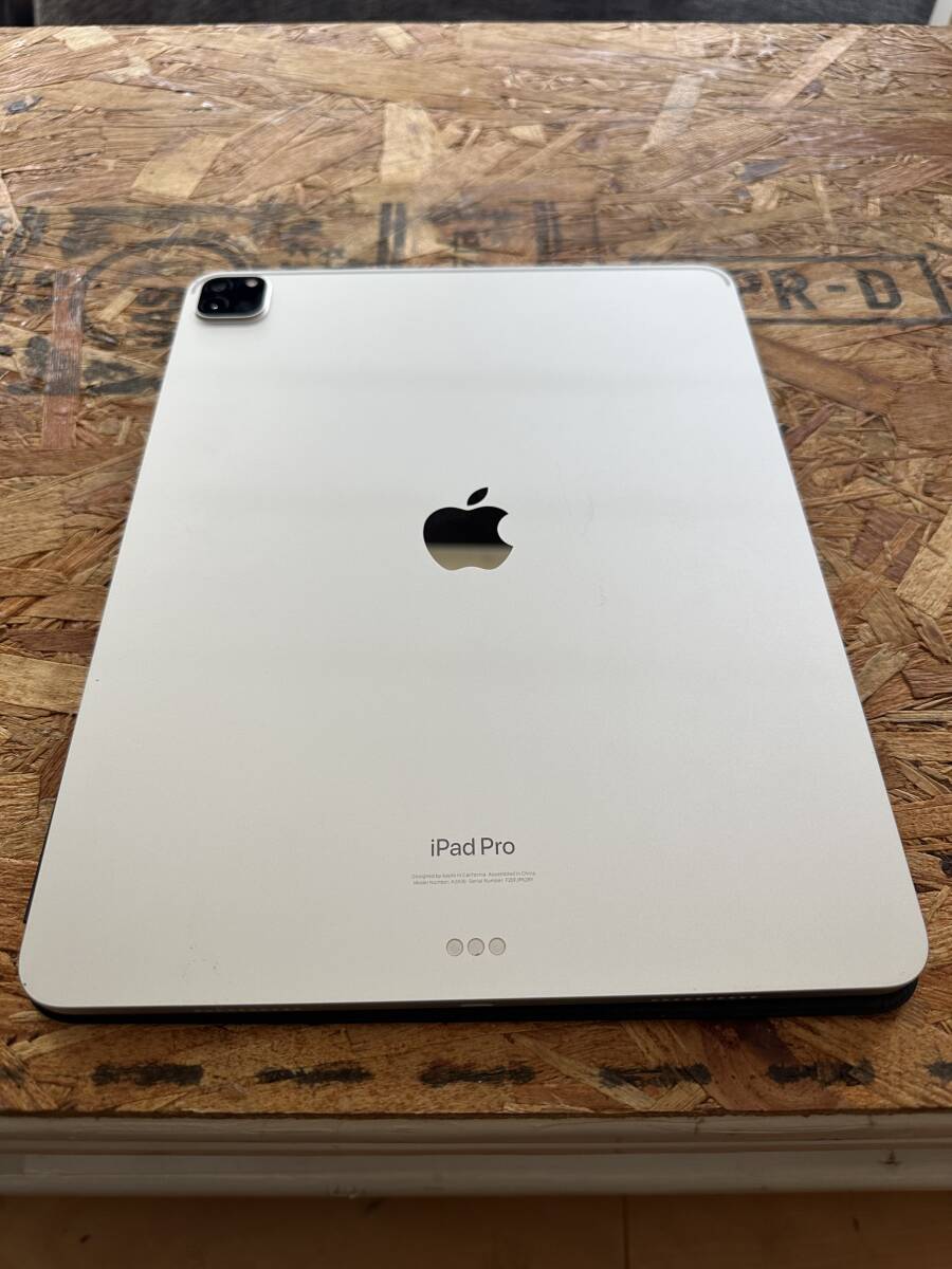 Apple iPad Pro 12.9インチ 第6世代 Wi-Fi 512GB 2022年秋モデル MNXV3J/A [シルバー]　Smart Folio付き_画像2