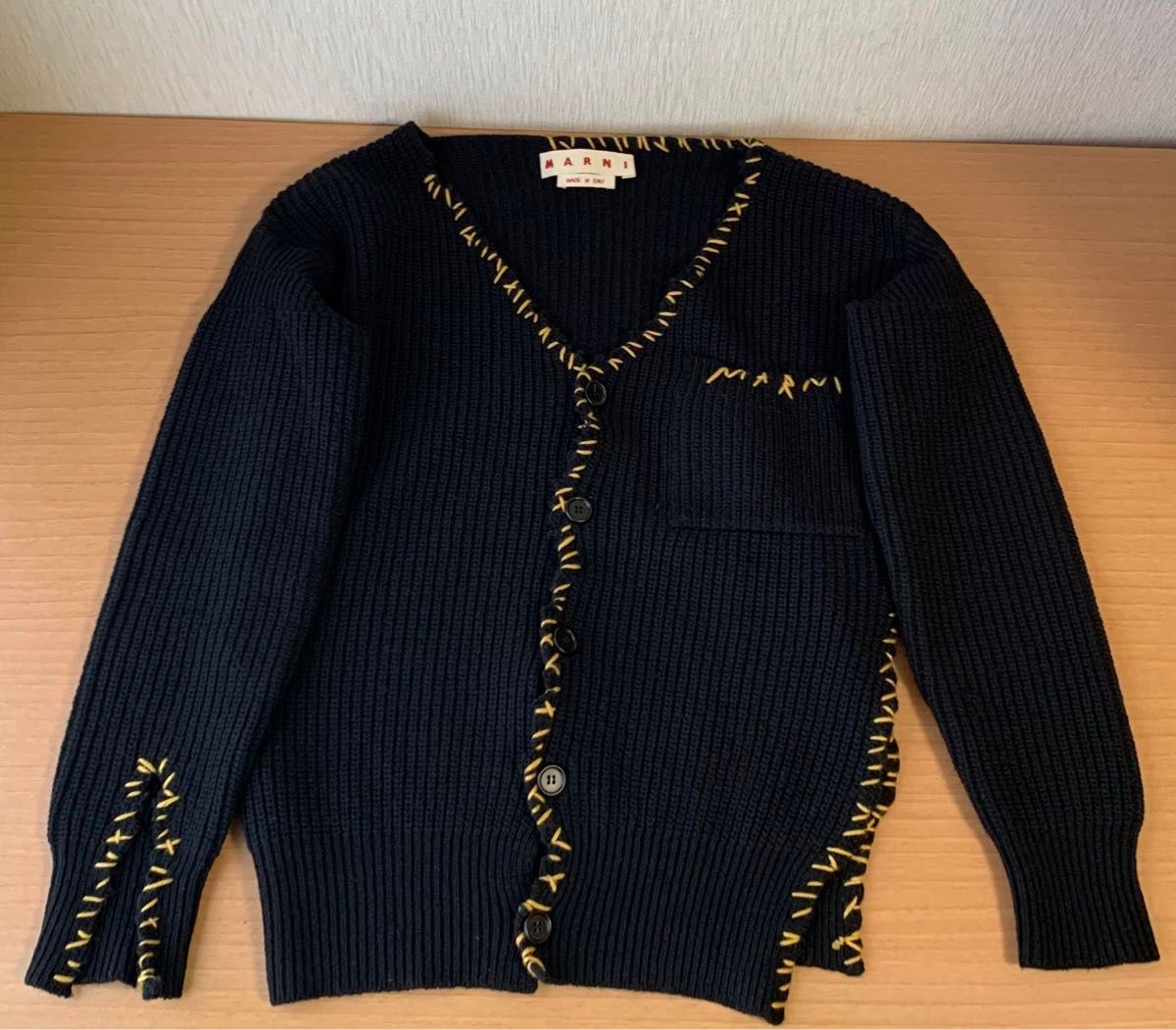 Marni マルニ カットオフ Vネック ステッチ カーディガン ニット Marni マルニ カットオフ Vネック ステッチ カーディガン ニット