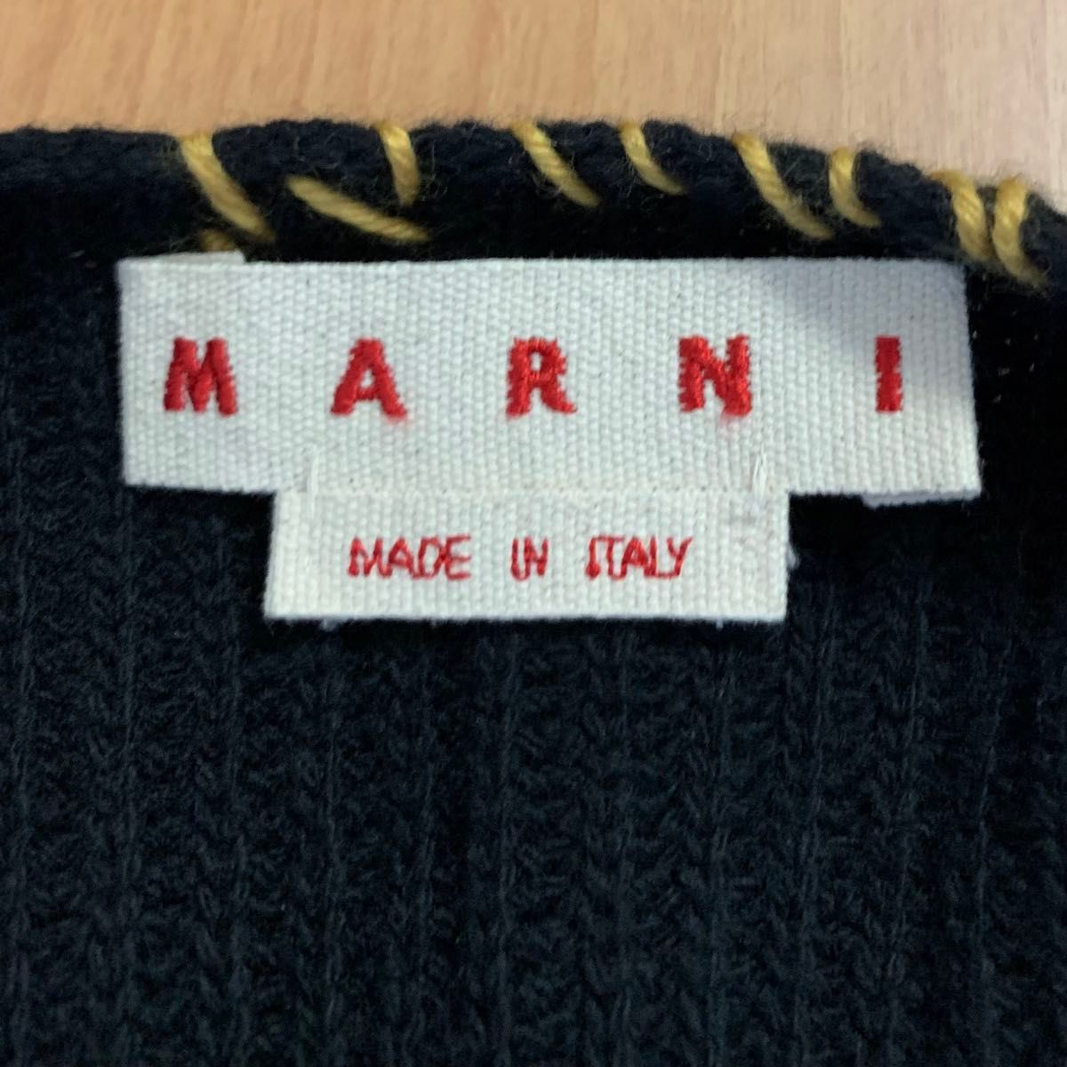 Marni マルニ カットオフ Vネック ステッチ カーディガン ニット Marni マルニ カットオフ Vネック ステッチ カーディガン ニット