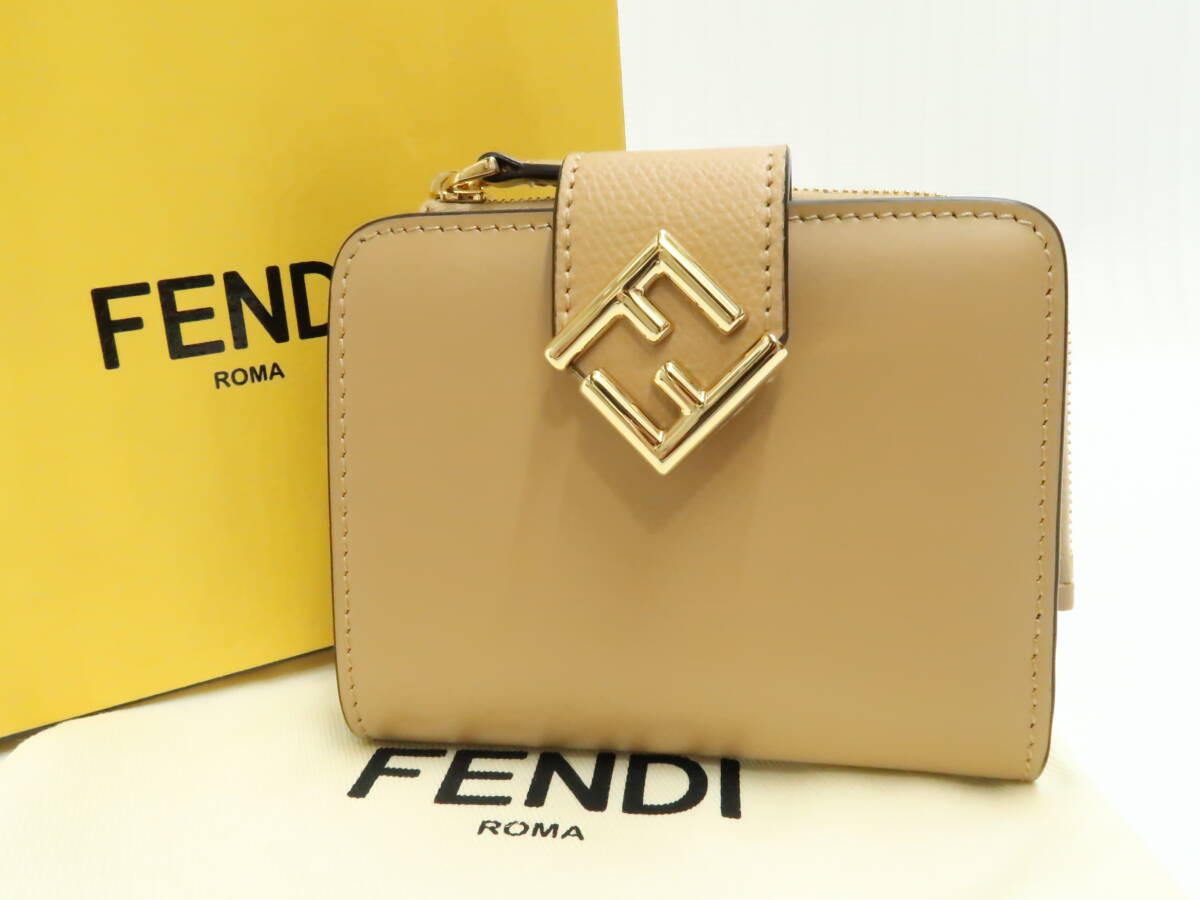 フェンディ　ダブルダイヤモンド　二つ折り財布　FENDI　20669204