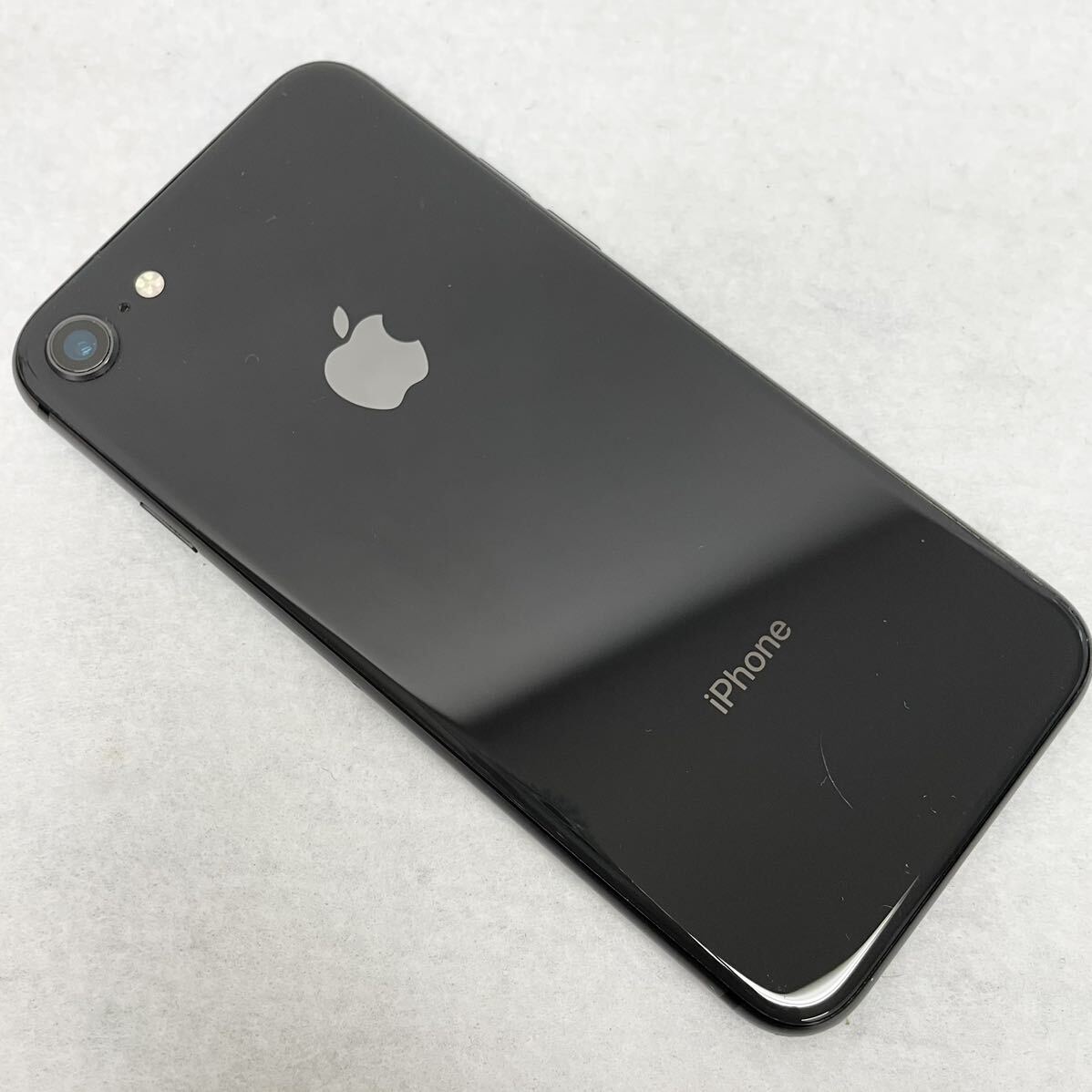 Apple iPhone 8 ブラック 本体 MQ782J/A アイフォン SIMフリー/64GB/バッテリー73％ 動作確認済み アップル スマホ_画像1