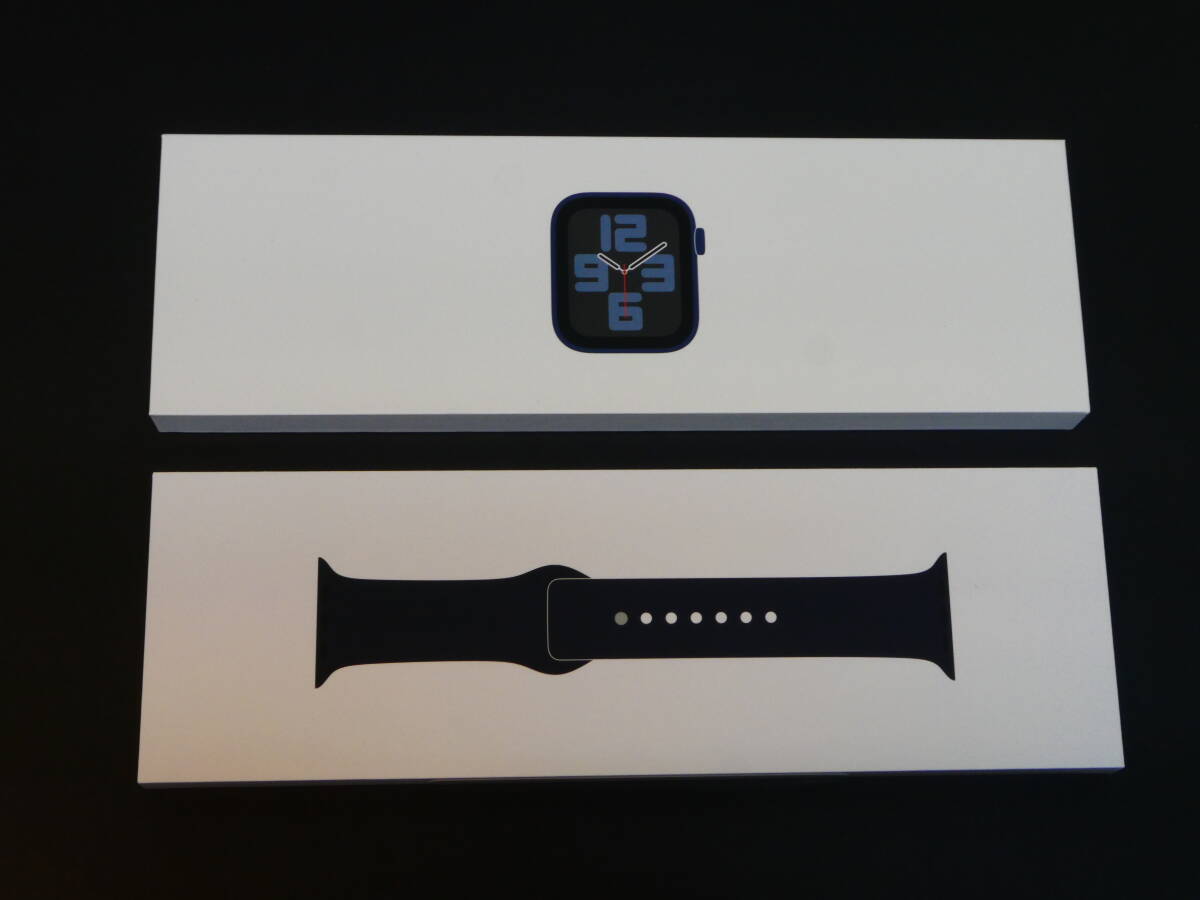 171-R85) 未開封品 Apple Watch SE 第2世代 GPSモデル 40mm ミッドナイトアルミニウムケース ミッドナイトスポーツバンド MR9Y3J/A_画像2
