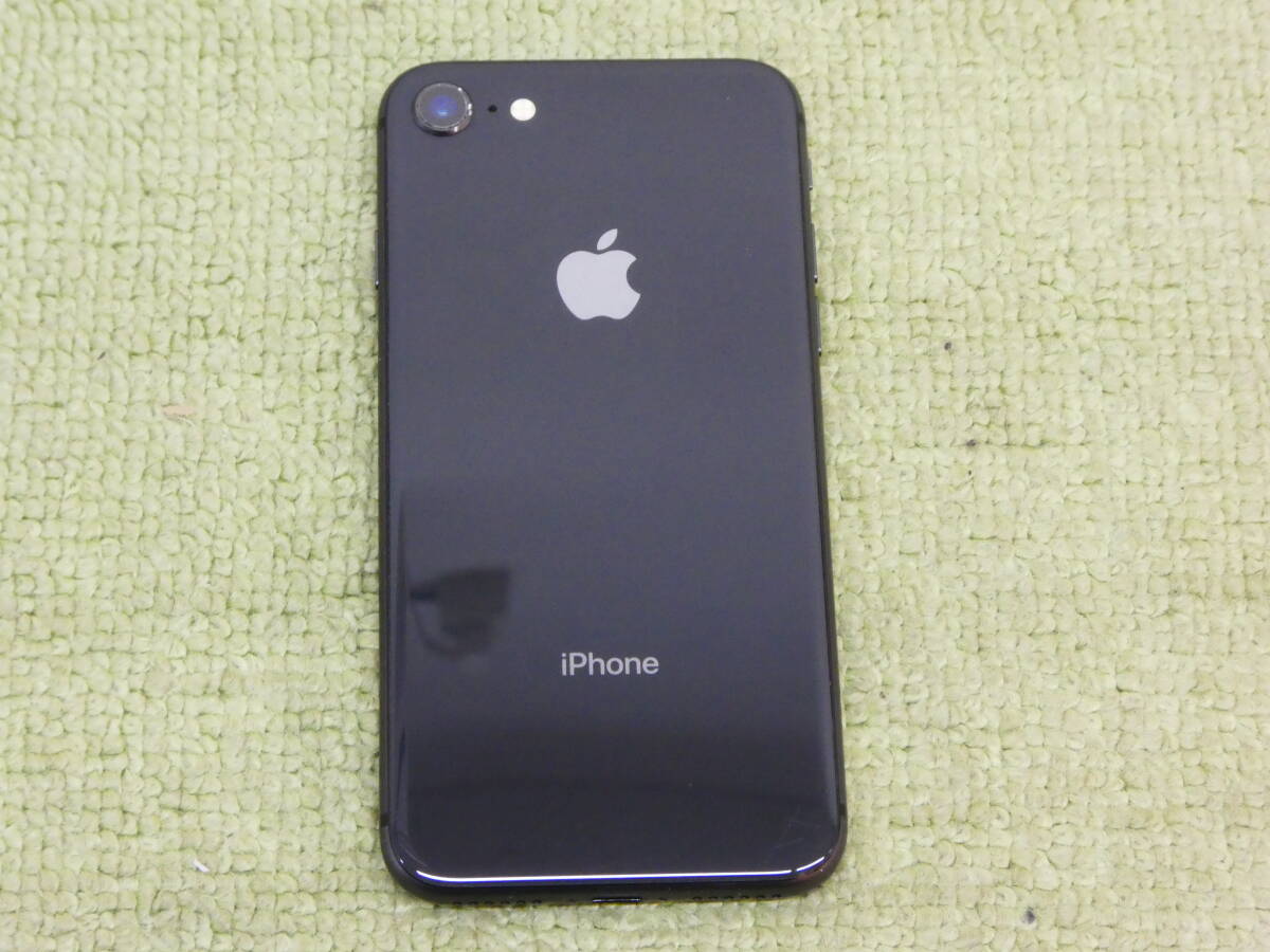 179-R88) 中古品 iPhone 8 64GB スペースグレイ ドコモ 制限〇 本体のみ SIMロックあり_画像2