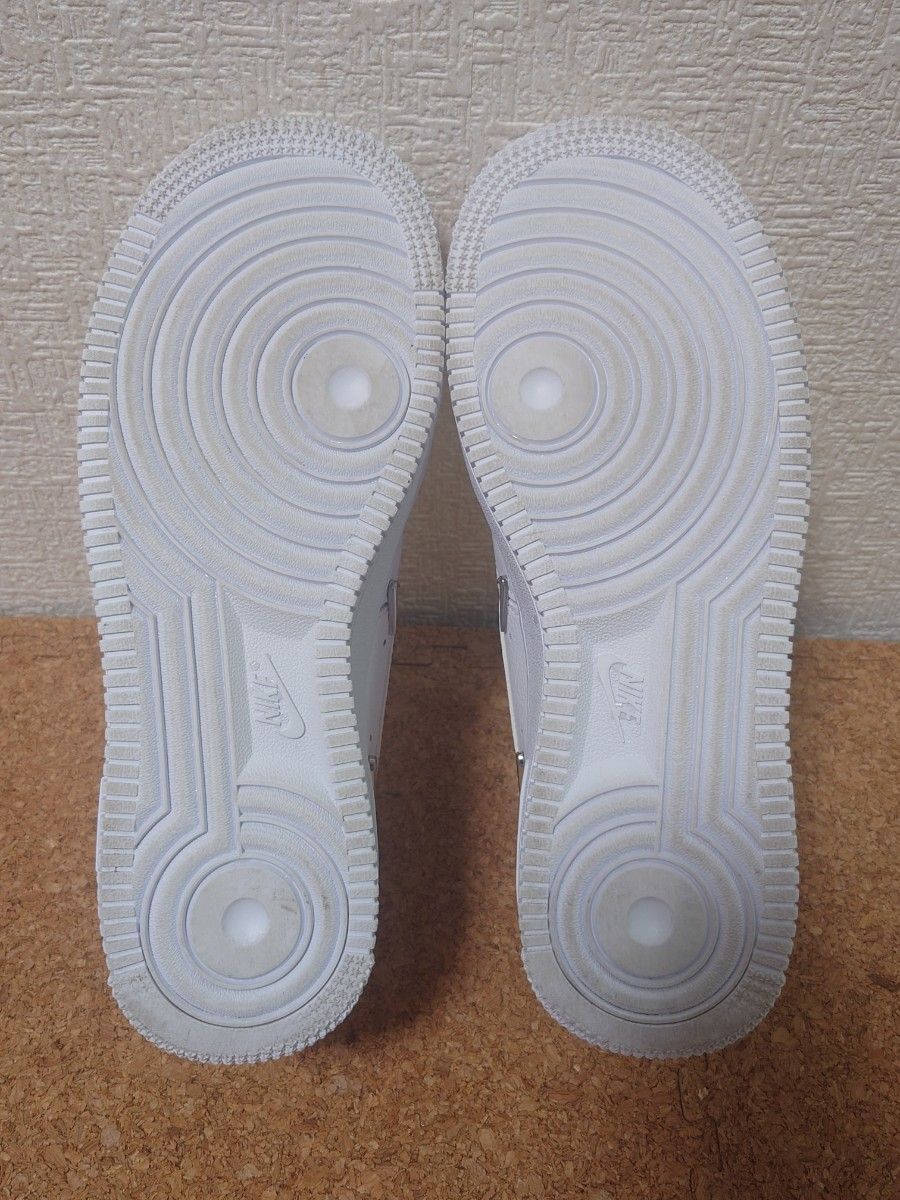 美品 NIKE WMNS AIR FORCE 1 07 LX 24cm