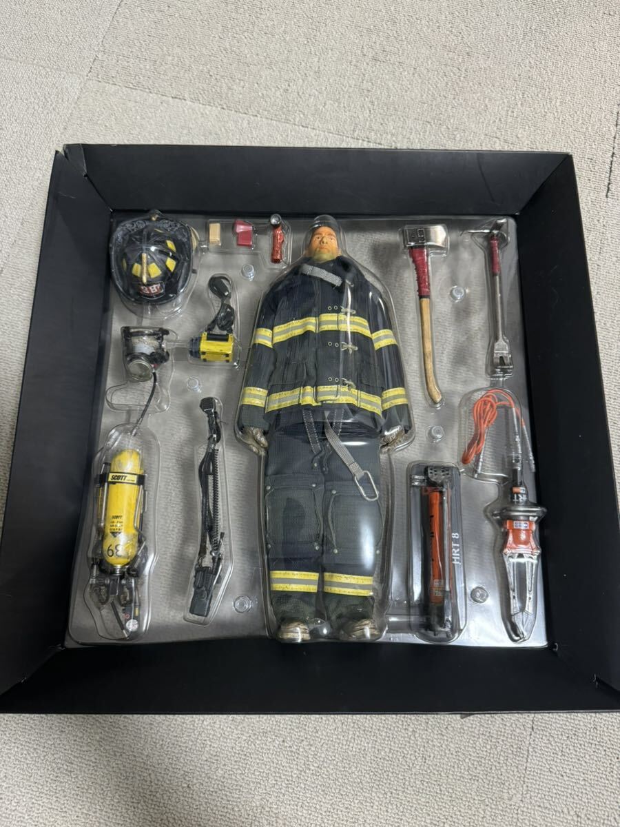 #12 1/6 HotToys FIREFIGHTER ホットトイズ　フィギュア　消防士_画像3