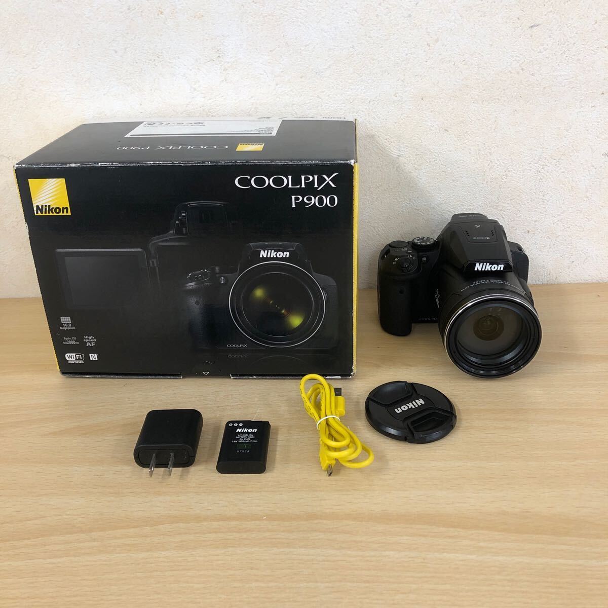 中古品 ニコン Nikon COOLPIX P900 クールピクス コンパクトデジタルカメラ バッテリー付き 充電器 本体・カメラ関連_画像1