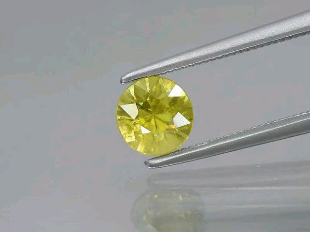 No.499 スフェーン 約0.8ct 約5.3mm×5.3mm マダガスカル産