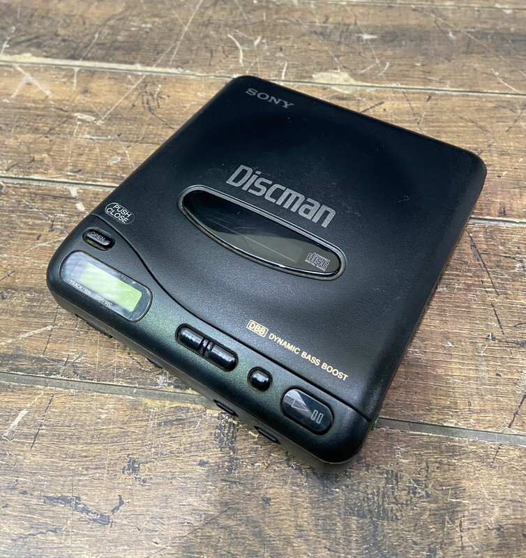 S-5◆SONY Discman D-11 ポータブルCDプレーヤー コンパクトプレーヤー DYNAMIC BASS BOOST ソニー_画像1