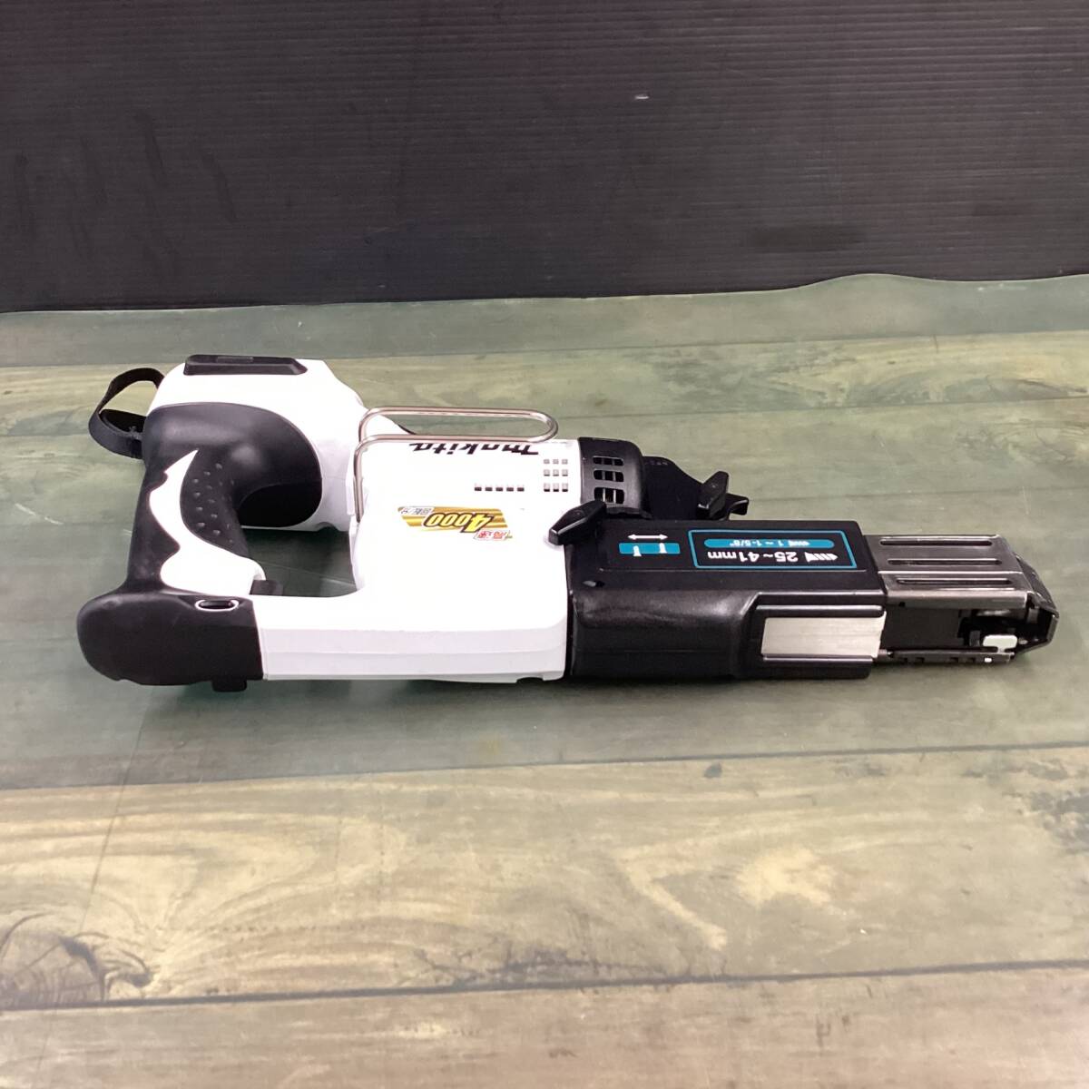 【中古品】 マキタ(makita) コードレスオートパックスクリュードライバ FR440DZW 縦型連結ネジ 【代引きOK】_画像3