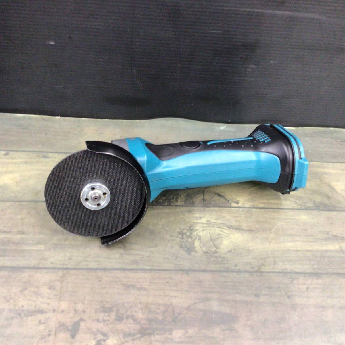 【中古品】 マキタ(makita) 100mmコードレスディスクグラインダー GA400DRF 【代引きOK】_画像5