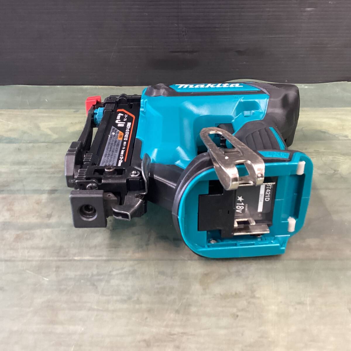 【中古品】 マキタ(makita) コードレスタッカー ST421DZ 【代引きOK】_画像3