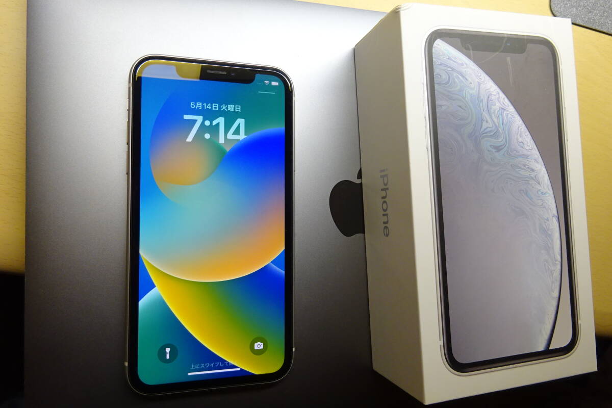 送料無料!!! キズ無しの超々々美品のiPhone XR 128GB 白 SIMフリー au_画像5