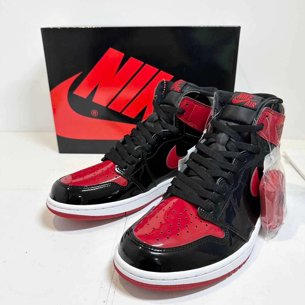 新品未使用★NIKE★AirJordan1/エアジョーダン1★パテントブレッド★黒赤★555088-063★黒タグ&箱付★28.5