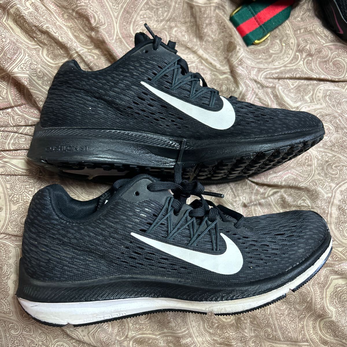 美品！2回のみ着用 ナイキ NIKE ウィズーム ウィンフロー 5 AA7414-001 4436ランニングシューズ 23.5㎝定価税込11000円 送料全国520円の画像6