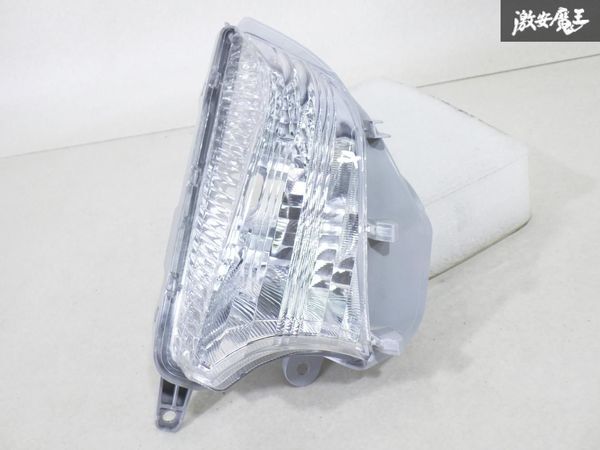 美品！！ トヨタ 純正 NHP10 アクア 中期 ターンシグナル ランプ ウインカー ライト 右 右側 運転席 KOITO 52-295 即納 棚25M_画像1